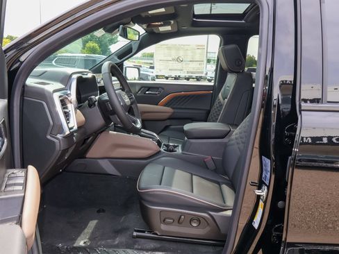 New 2026 GMC Canyon Denali w/ LPO, Black Badging Package AWD/4WD image 7