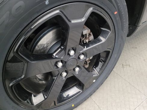 Used 2018 Jeep Grand Cherokee Laredo image 31