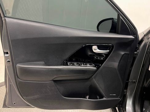 Used 2018 Kia Niro Touring FWD image 16