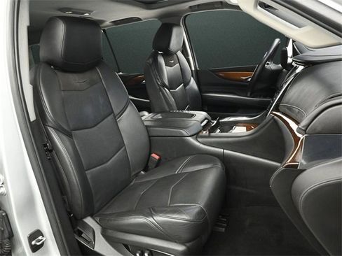 Used 2018 Cadillac Escalade Luxury image 23