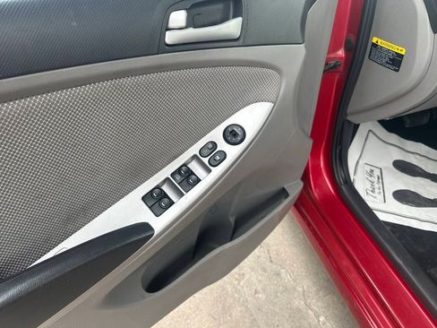 Used 2013 Hyundai Accent GLS FWD image 15