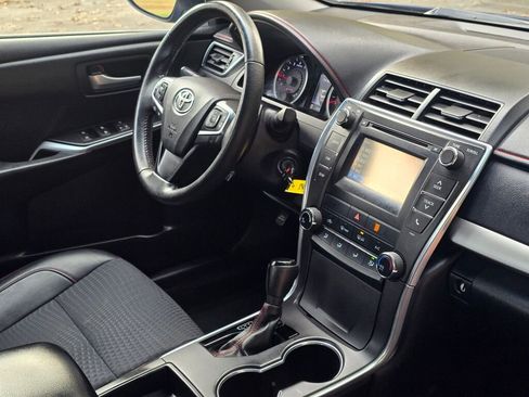 Used 2015 Toyota Camry SE image 19