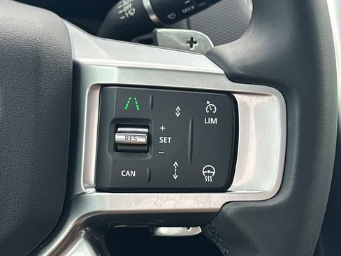 Used 2025 Land Rover Discovery Dynamic SE AWD/4WD image 8