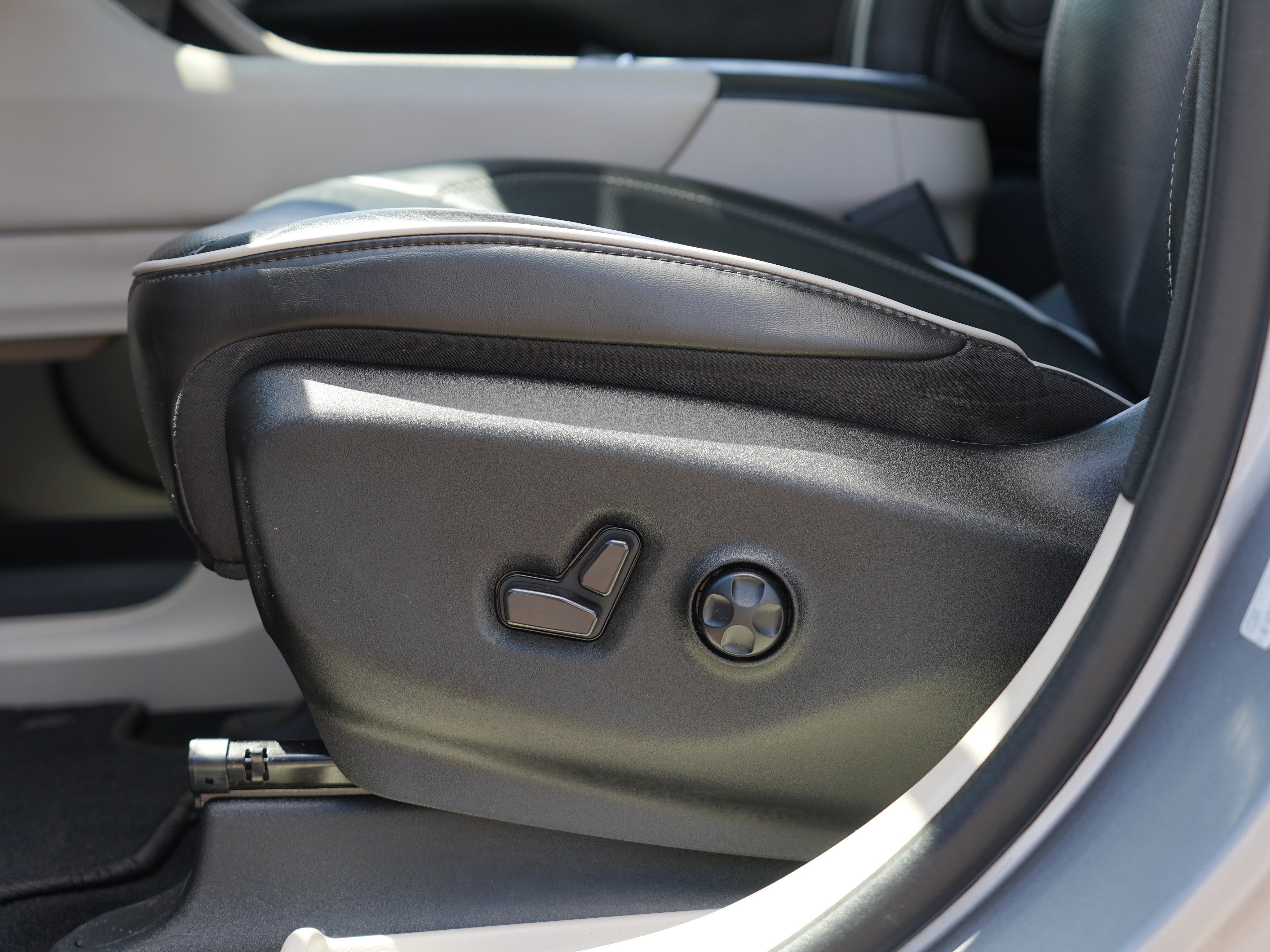 Used 2021 Chrysler Pacifica Limited AWD/4WD image 15