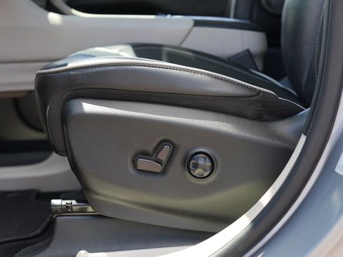 Used 2021 Chrysler Pacifica Limited AWD/4WD image 15