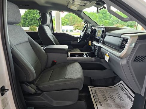 New 2025 Ford F450 XLT image 10