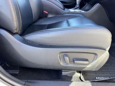 Used 2019 Toyota Highlander XLE image 41