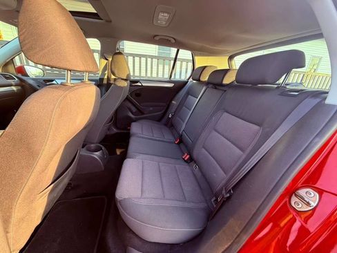 Used 2010 Volkswagen Golf 4-Door image 15