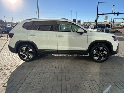 Certified 2025 Volkswagen Taos SE image 8