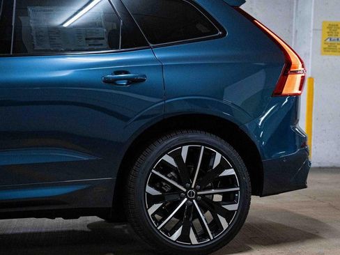 New 2026 Volvo XC60 B5 Ultra w/ Climate Package PRO AWD/4WD image 4