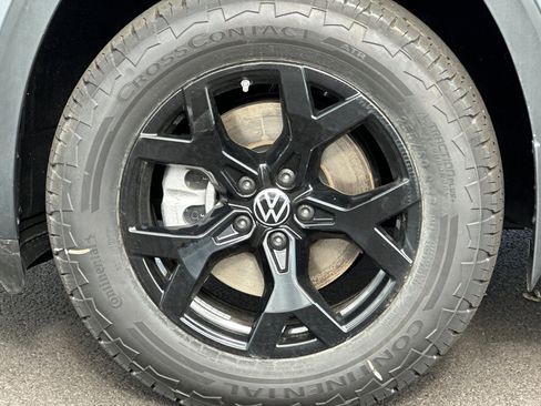 New 2025 Volkswagen Atlas Peak Edition SE image 24