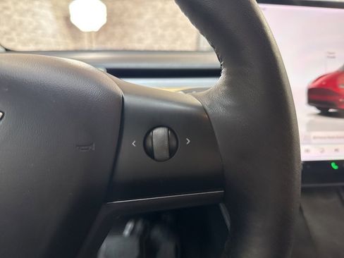 Used 2022 Tesla Model Y Long Range image 18