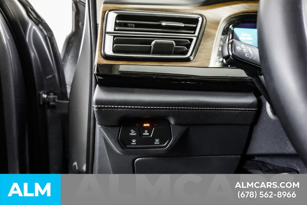 Used 2025 Volkswagen Atlas SE FWD image 32