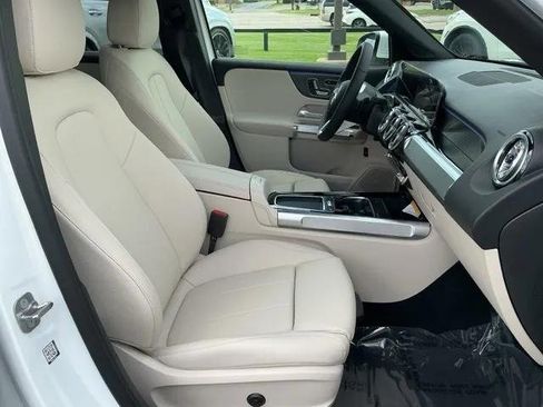 New 2025 Mercedes-Benz GLB 250 image 12