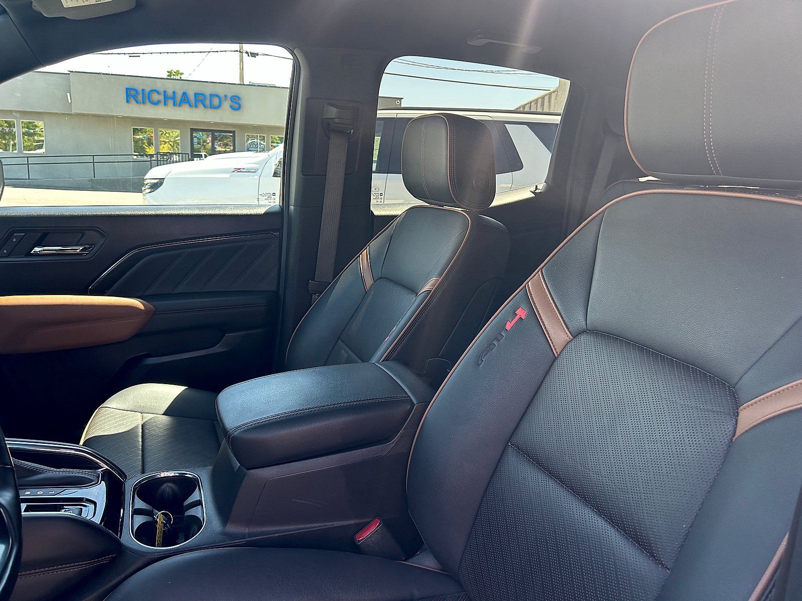 Used 2023 GMC Canyon AT4 w/ AT4 Premium Package AWD/4WD image 13