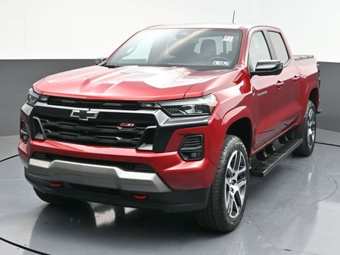Used 2024 Chevrolet Colorado Z71 w/ Z71 Convenience Package 2 image 3