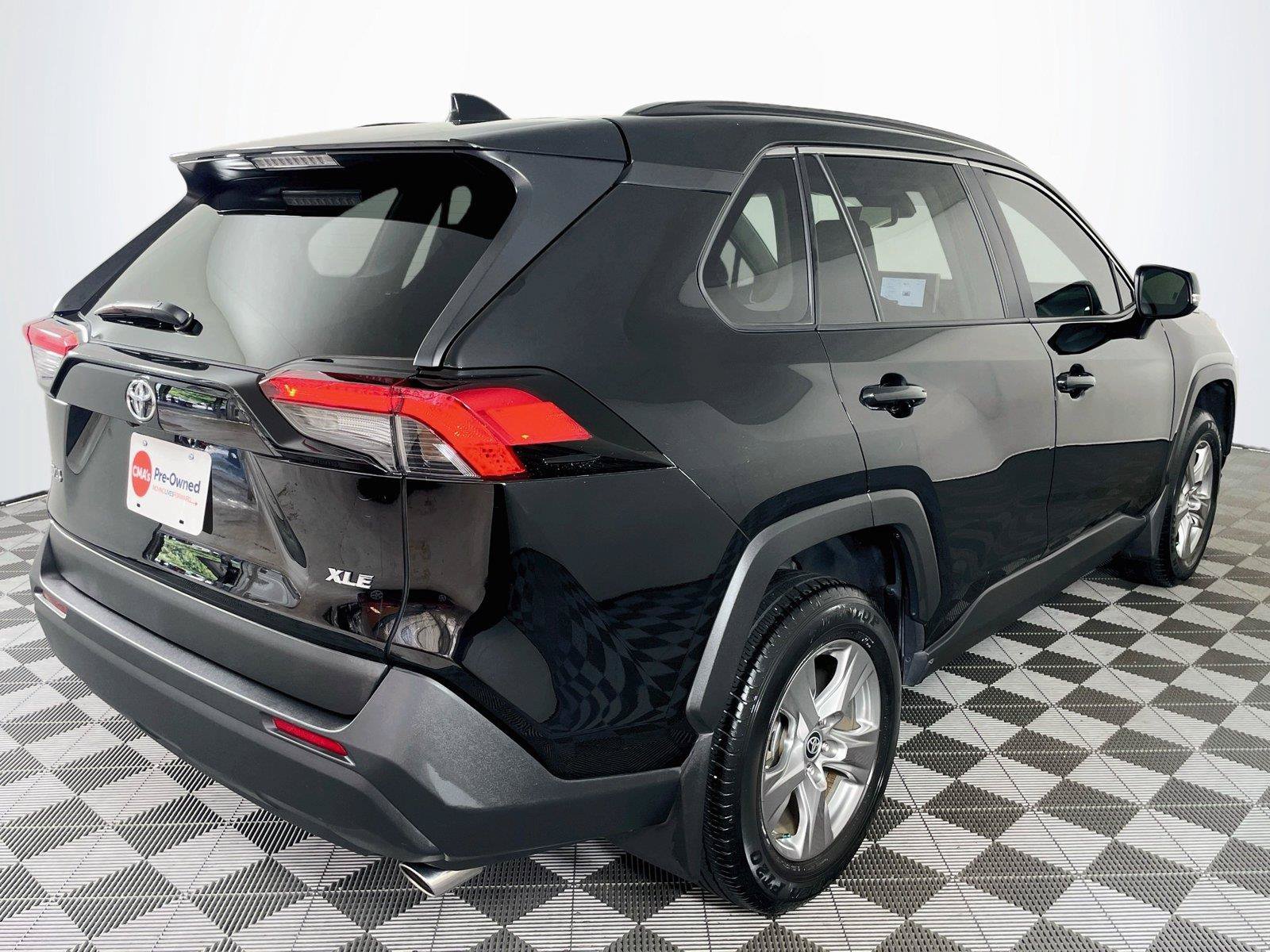 Used 2024 Toyota RAV4 XLE w/ Convenience Package FWD image 9