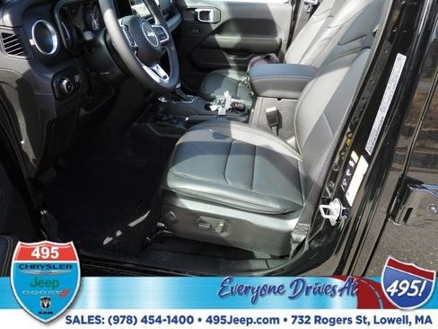 New 2025 Jeep Wrangler Sahara w/ Technology Group image 19