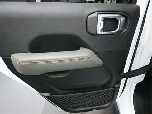 New 2025 Jeep Gladiator Mojave image 14