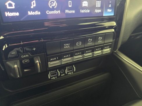 New 2026 RAM 3500 Big Horn AWD/4WD image 32