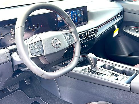 New 2026 Nissan Sentra SR w/ Floor Mat Package FWD image 9
