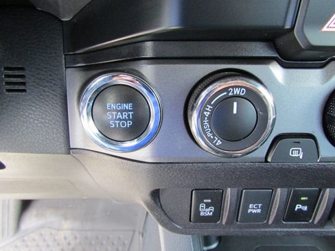 Used 2021 Toyota Tacoma TRD Off-Road w/ TRD Premium Off Road Package AWD/4WD image 24
