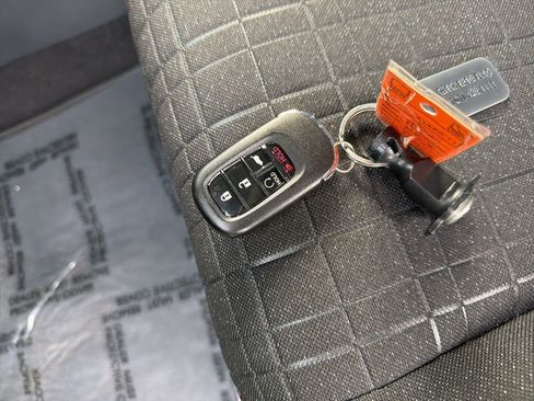 Used 2025 Honda HR-V Sport image 27