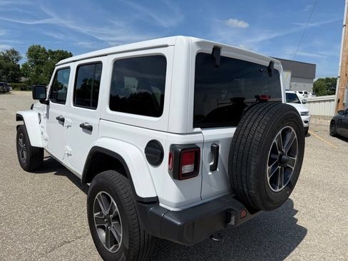 Used 2023 Jeep Wrangler Unlimited Sahara AWD/4WD image 37