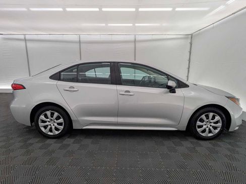 Used 2022 Toyota Corolla LE image 7