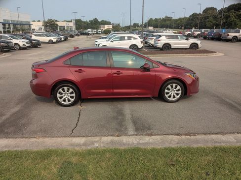 Used 2024 Toyota Corolla LE FWD image 2