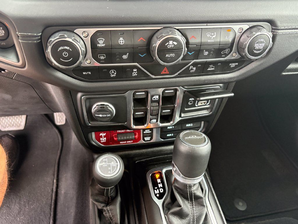 Used 2025 Jeep Gladiator Rubicon AWD/4WD image 17