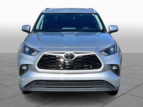 Certified 2024 Toyota Highlander XLE image 4