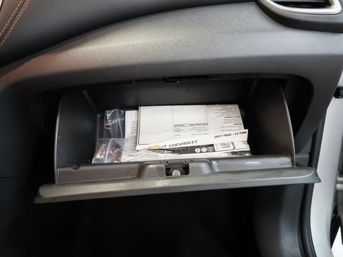 Used 2021 Chevrolet Trax LS image 35