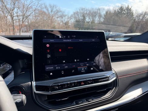 Used 2025 Jeep Compass Trailhawk image 20