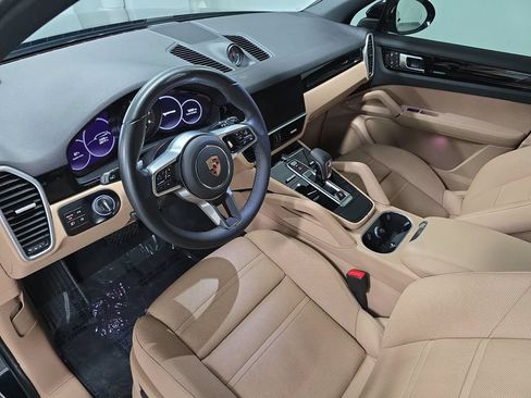 Certified 2023 Porsche Cayenne AWD/4WD image 4