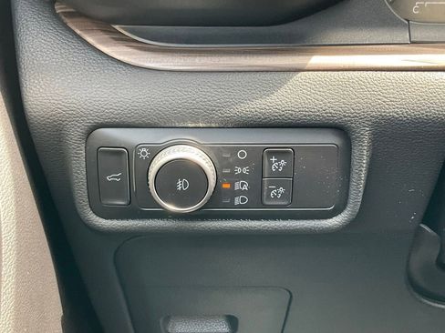 Used 2020 Ford Explorer Limited image 11