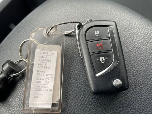 Used 2025 Toyota RAV4 LE image 21