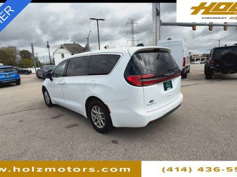 Used 2025 Chrysler Pacifica Select FWD image 6