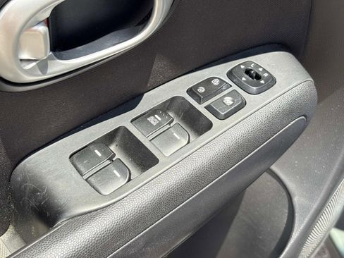 Used 2016 Kia Soul FWD image 21
