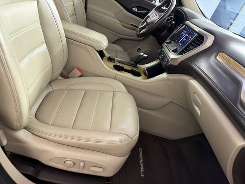 Used 2017 GMC Acadia Denali w/ Technology Package FWD image 26