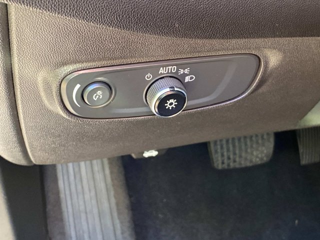 Used 2020 Chevrolet Equinox LT FWD image 16