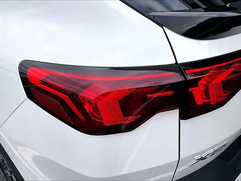 Certified 2025 BMW X2 xDrive28i image 28