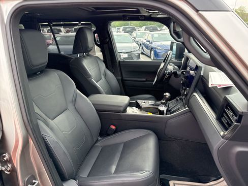 Used 2024 Lexus GX 550 w/ Cold Area Package AWD/4WD image 26