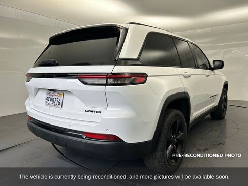 Used 2023 Jeep Grand Cherokee Limited w/ Black Appearance Package image 6
