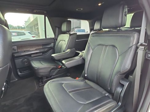 Used 2018 Ford Expedition Limited w/ Equipment Group 302A RWD image 17