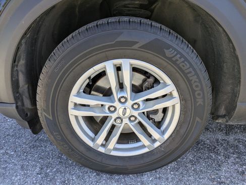 Used 2022 Ford Explorer XLT w/ Equipment Group 202A AWD/4WD image 11