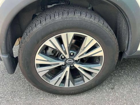 Used 2023 Nissan Rogue SV AWD/4WD image 12