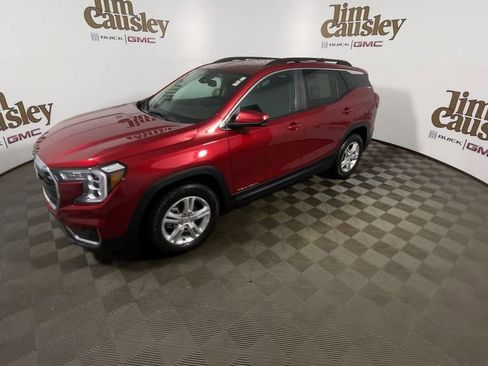 Used 2023 GMC Terrain SLE w/ Driver Convenience Package image 4