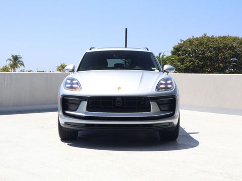 Certified 2026 Porsche Macan AWD/4WD image 6