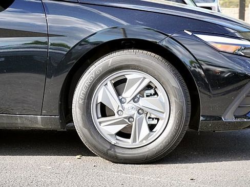 New 2026 Hyundai Elantra SE image 8